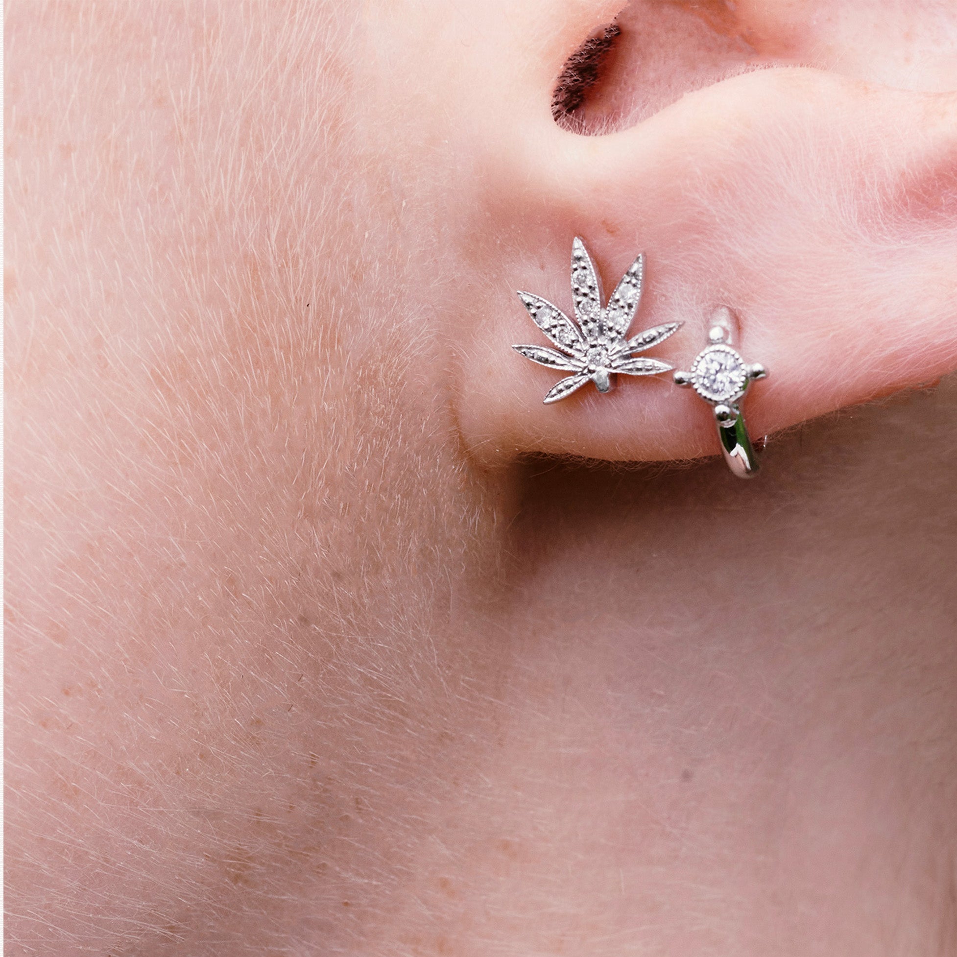 Single earrings - Mini feuille des merveilles